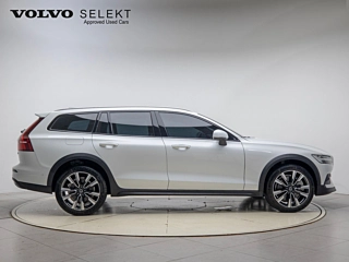 VOLVO V60 CROSS COUNTRY 2023