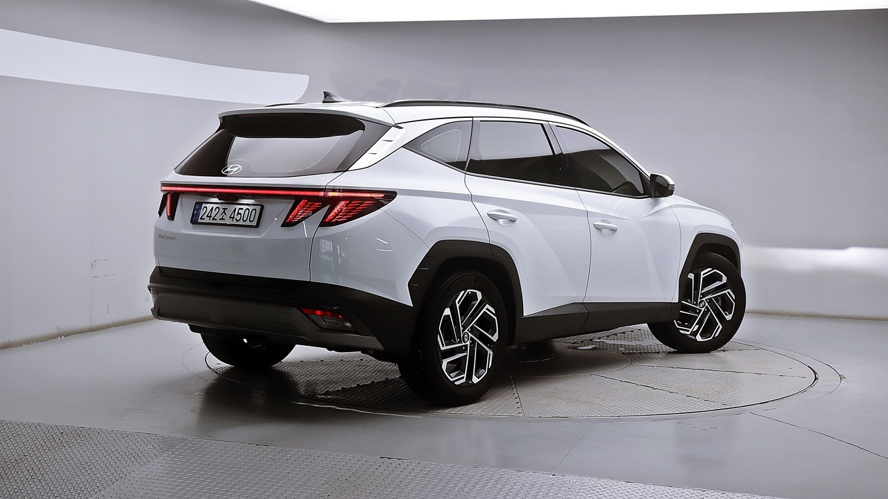 HYUNDAI TUCSON NX4 2024