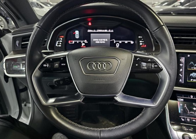 AUDI A7 4K 2023