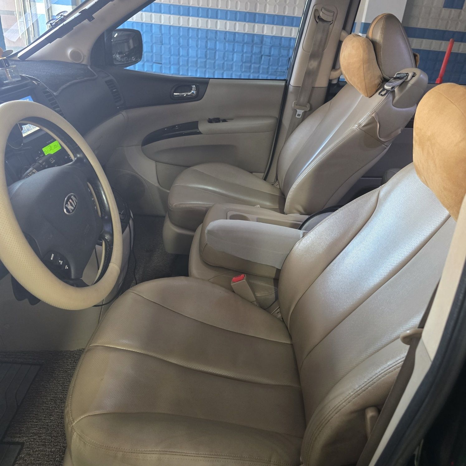 KIA CARNIVAL R 2013