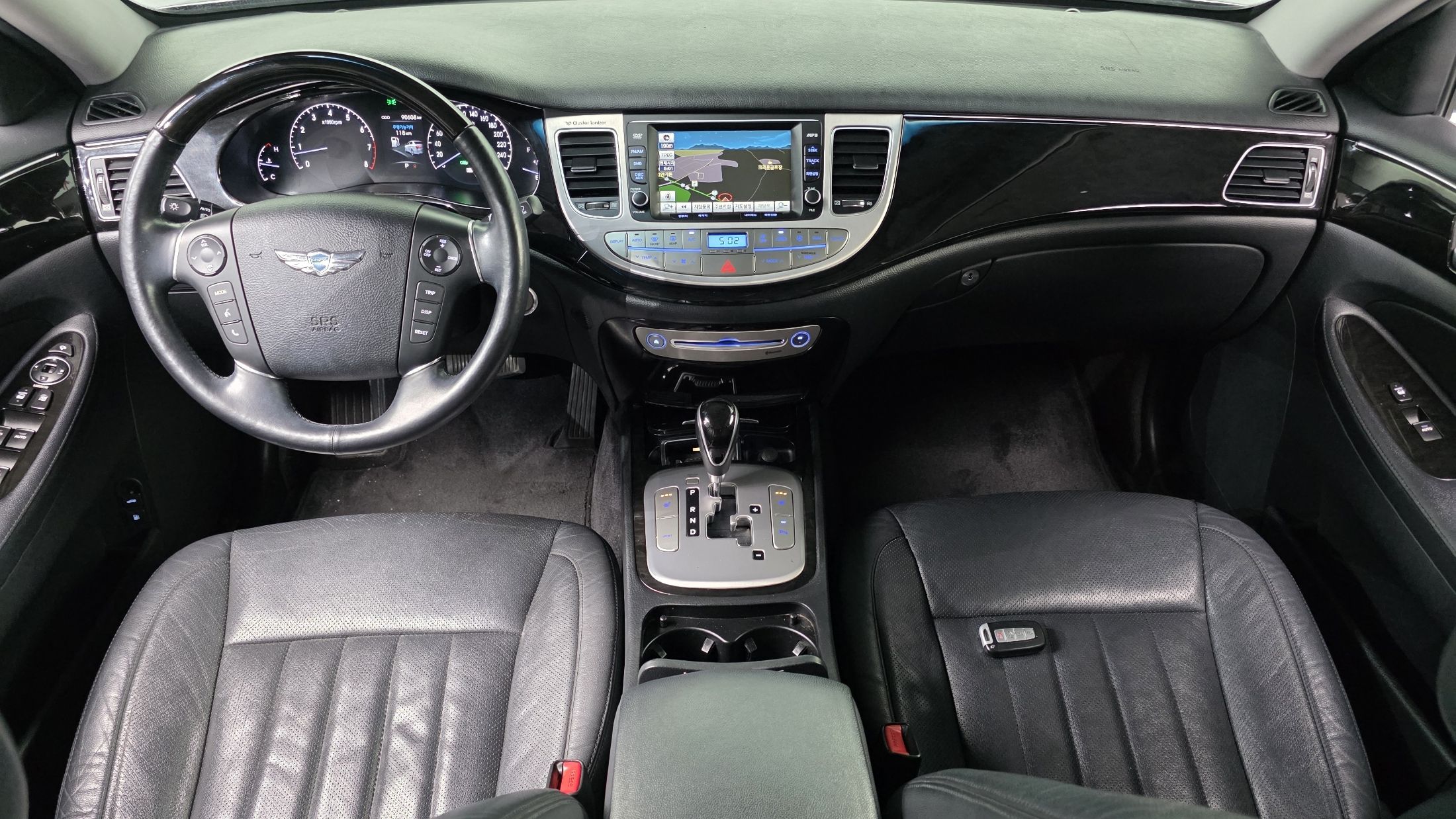 HYUNDAI GENESIS 2012