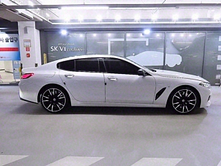 BMW 8-SERIES G15  2024