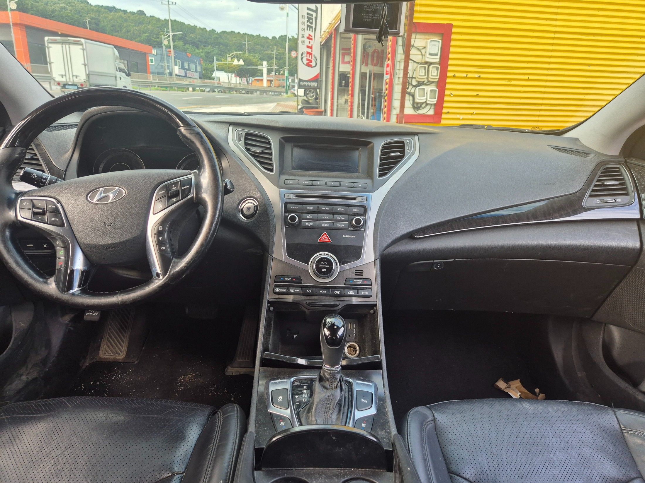 HYUNDAI GRANDEUR HG 2015