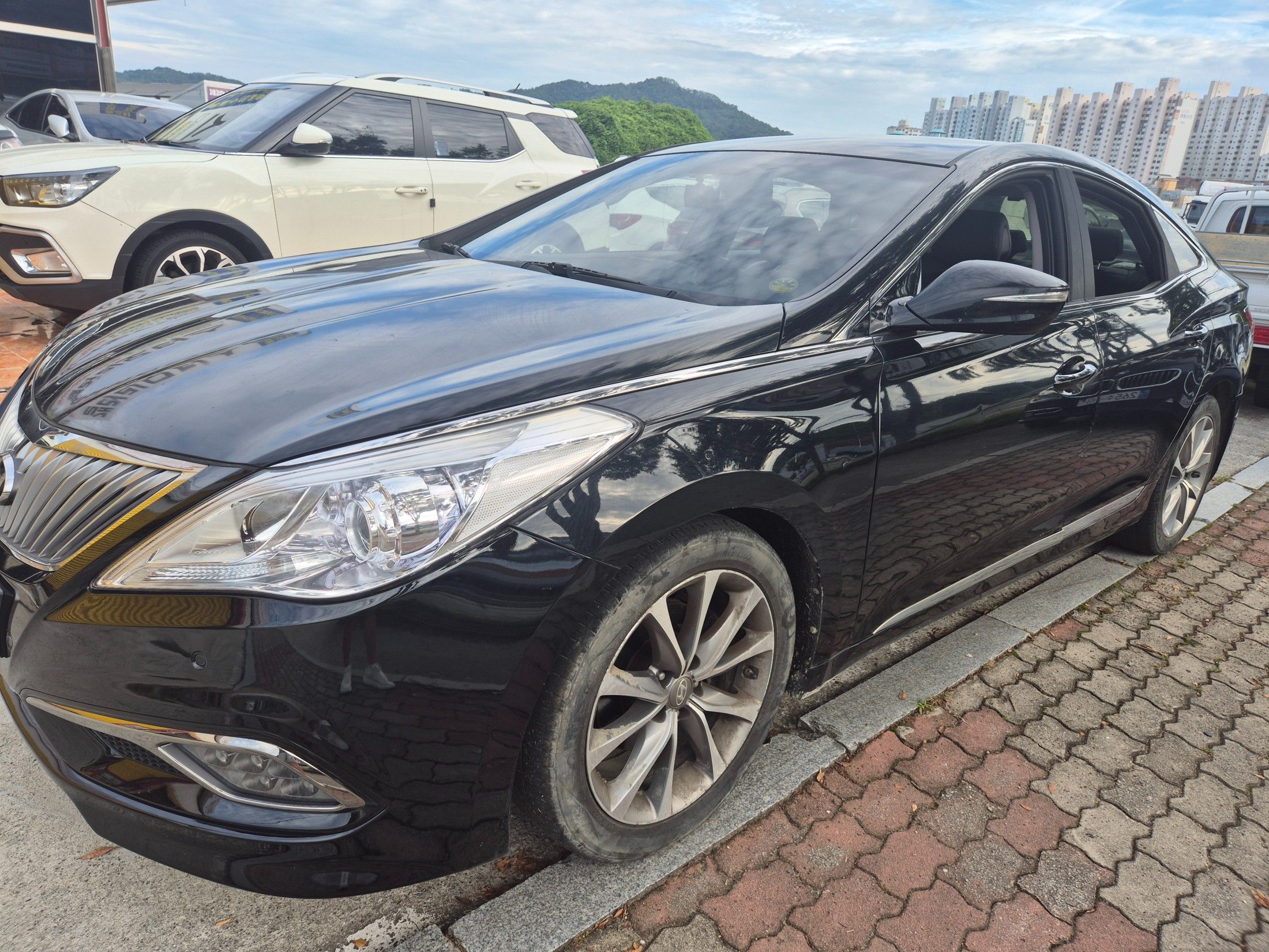 HYUNDAI GRANDEUR HG 2015