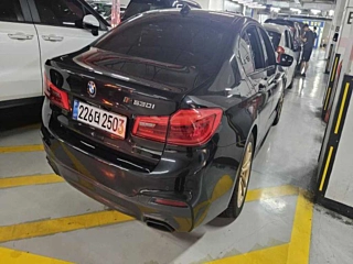 BMW 5-SERIES G30 2017
