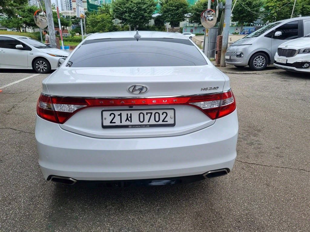 HYUNDAI GRANDEUR HG 2016