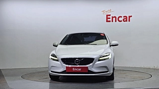 VOLVO V40 2018