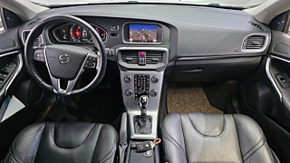 VOLVO V40 2018