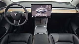 TESLA MODEL Y  RWD 2024