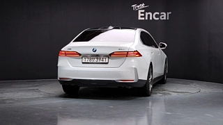 BMW 5-SERIES G60 2023
