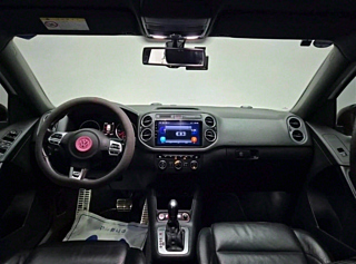 VOLKSWAGEN TIGUAN 2016