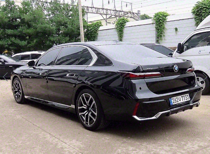 BMW 7-SERIES G70 2025