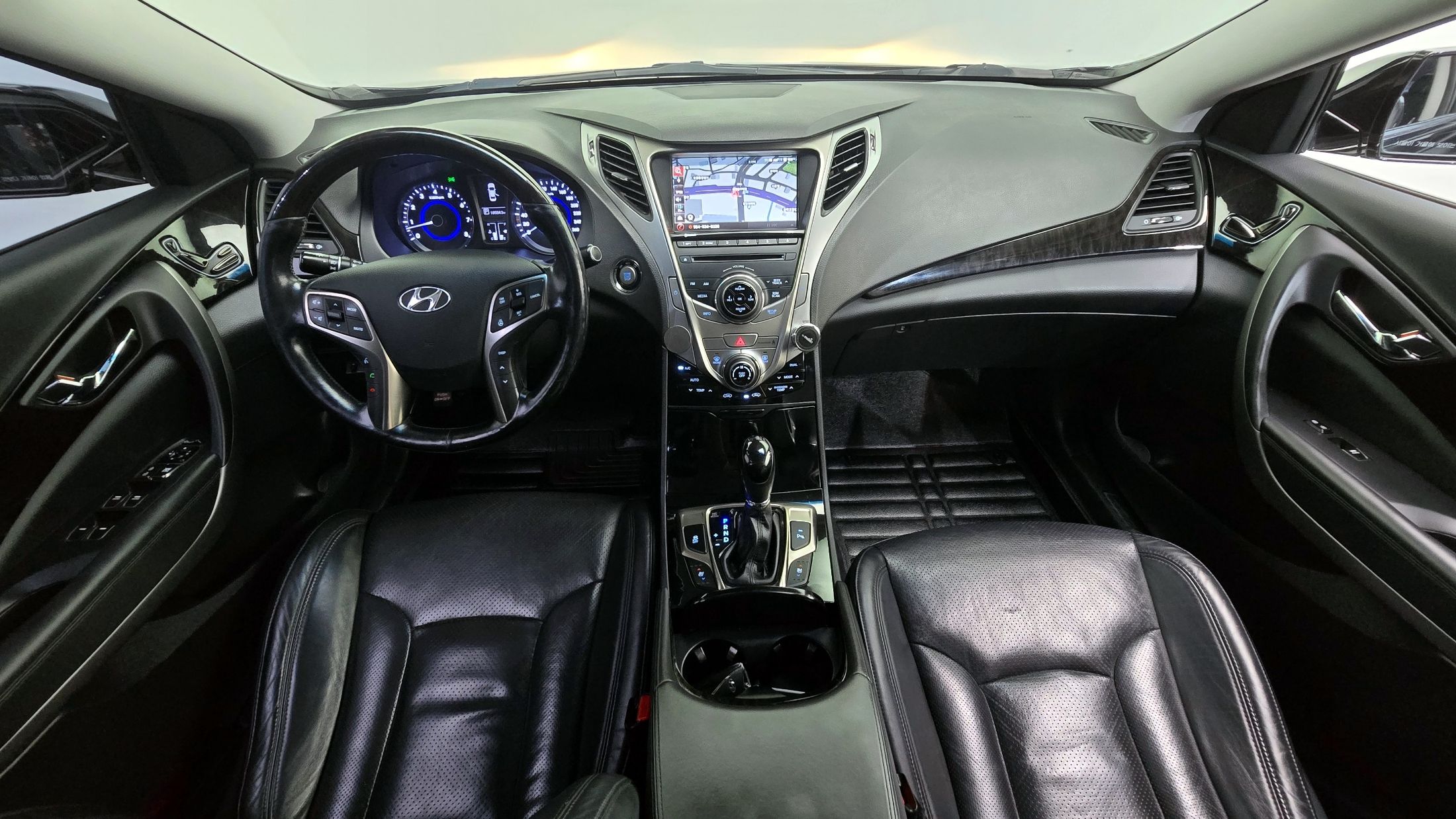 HYUNDAI GRANDEUR HG 2012