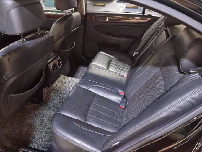 HYUNDAI GENESIS 2011