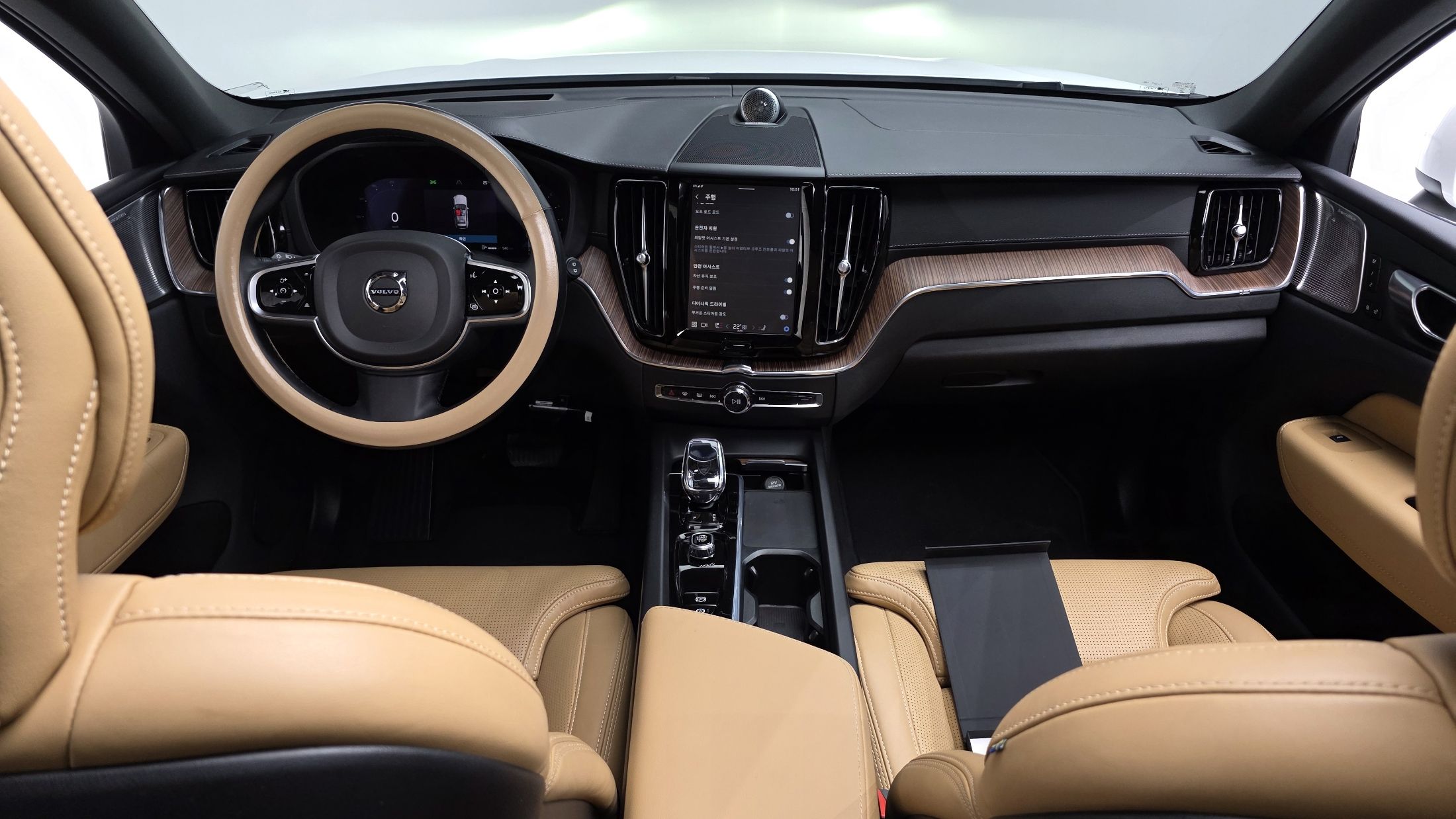 VOLVO XC60 2023
