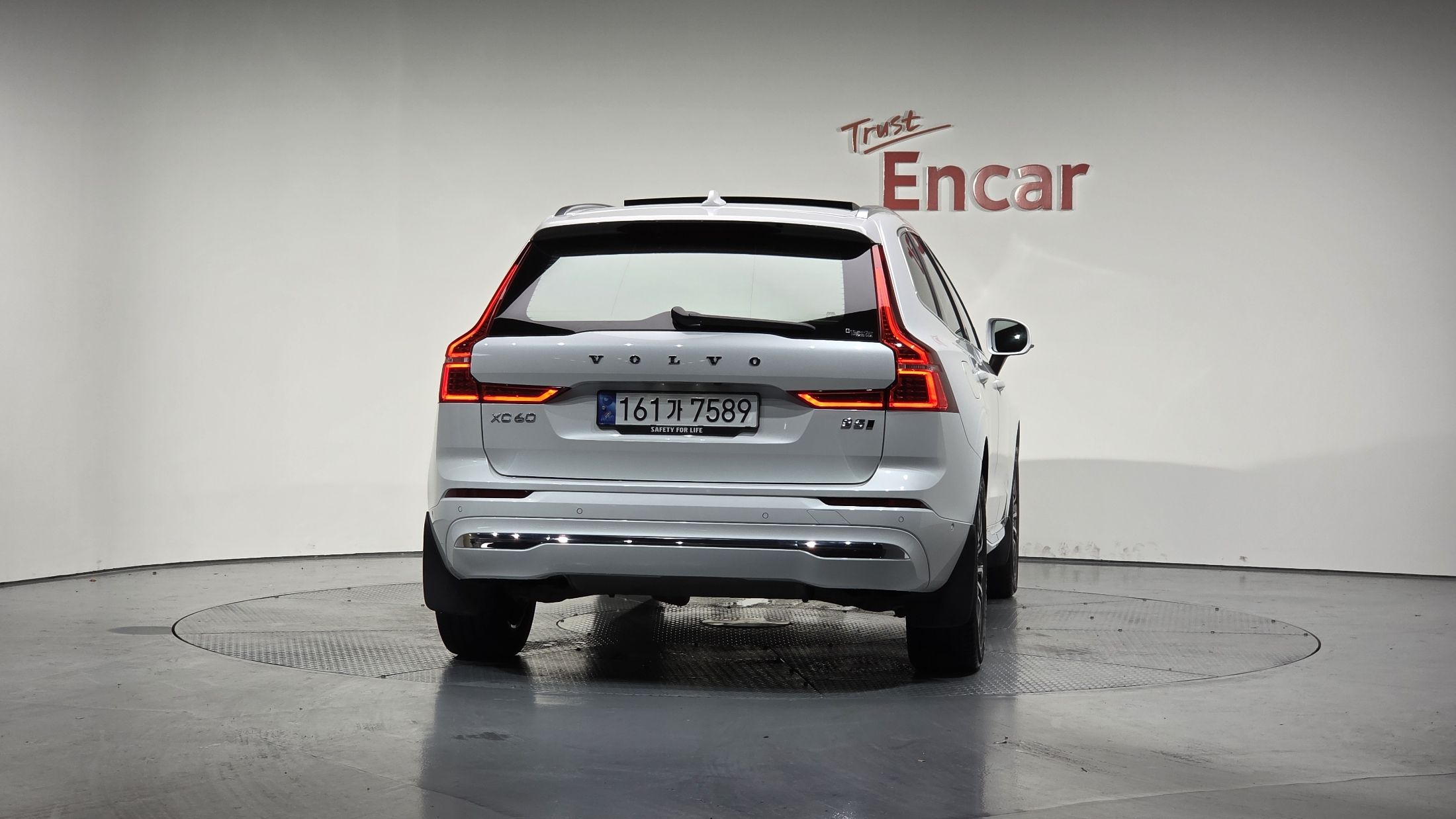 VOLVO XC60 2023