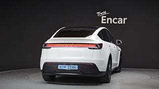 TESLA MODEL Y  RWD 2025