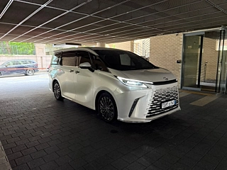 LEXUS LM  2024