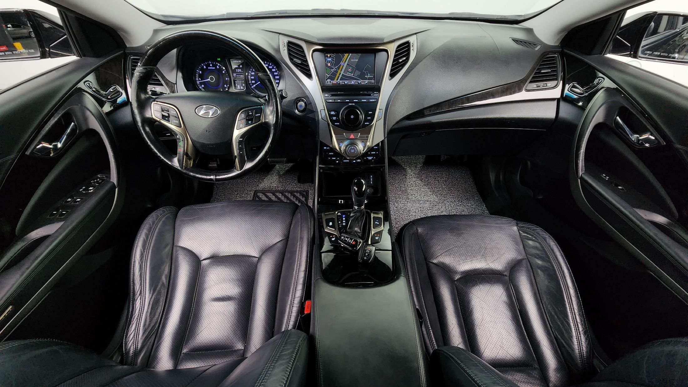 HYUNDAI GRANDEUR HG 2011