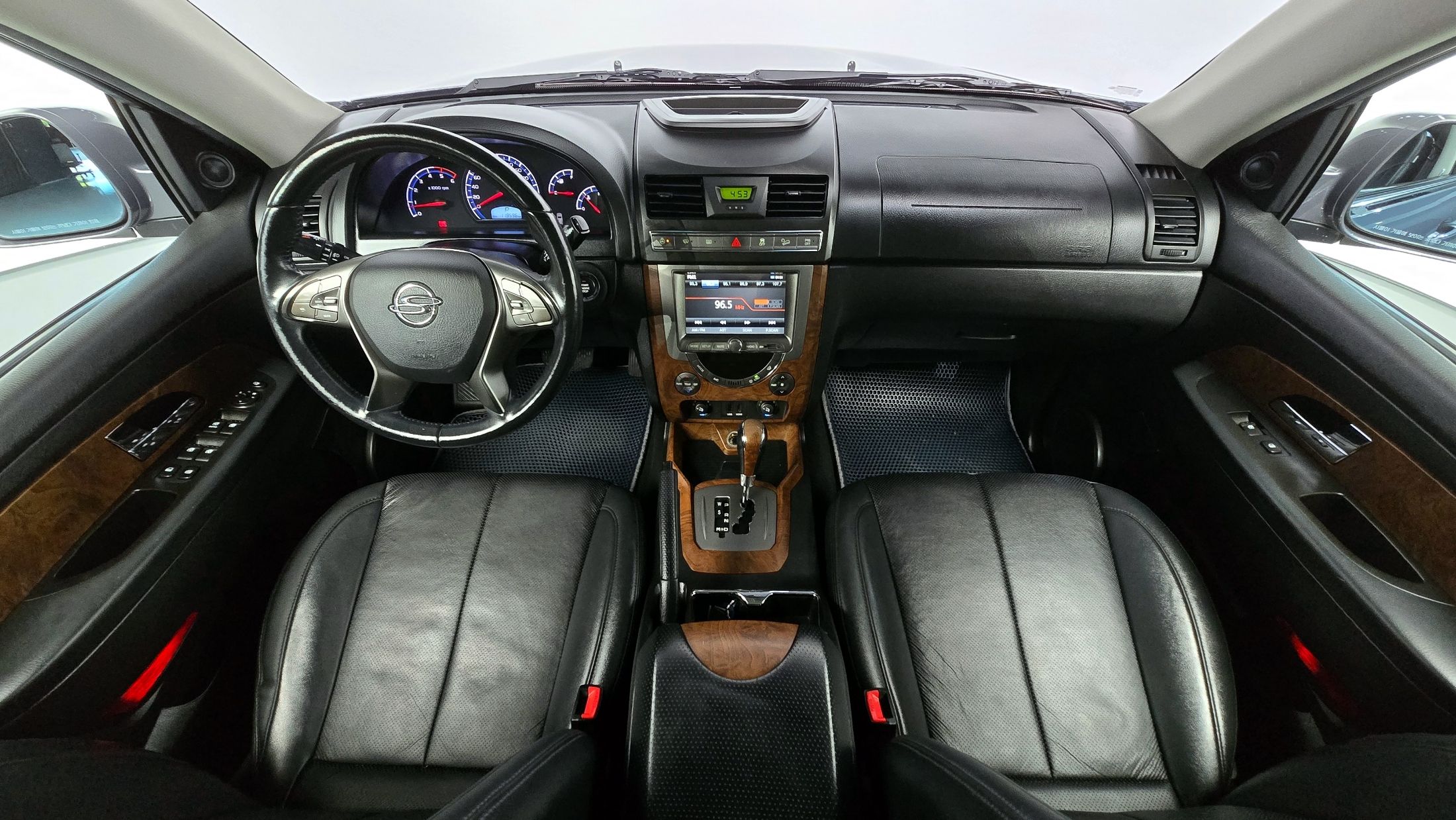 SSANGYONG REXTON W 2015