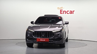 MASERATI LEVANTE 2020