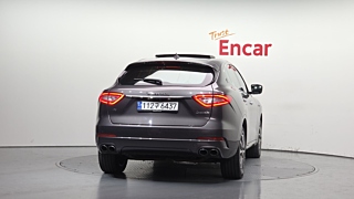 MASERATI LEVANTE 2020