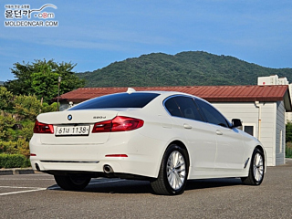 BMW 5-SERIES G30 2019