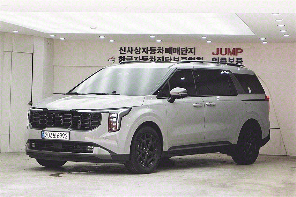 KIA CARNIVAL 2024
