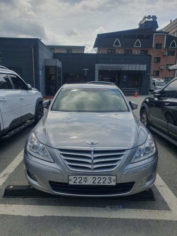 HYUNDAI GENESIS