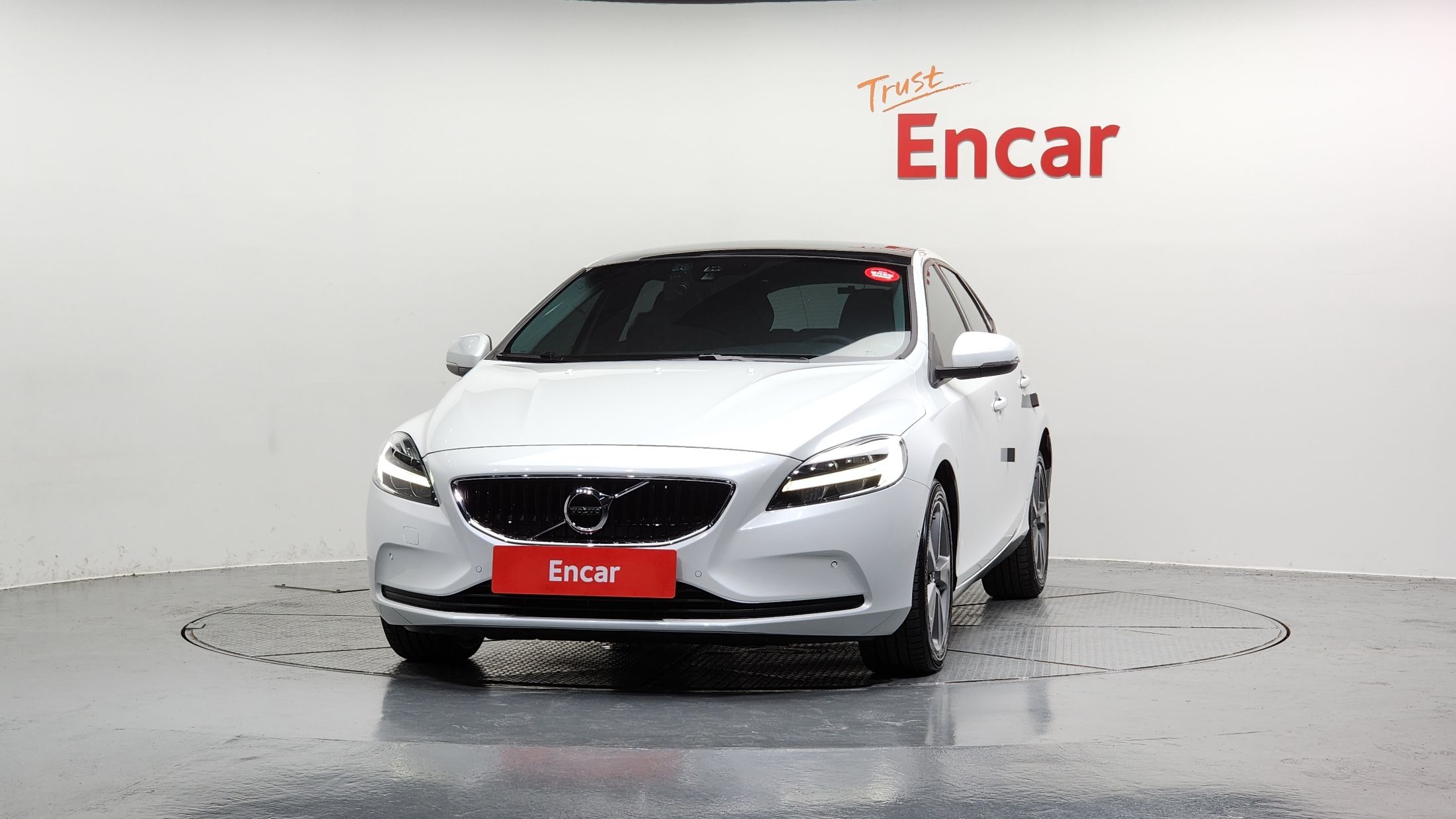 VOLVO V40 2018