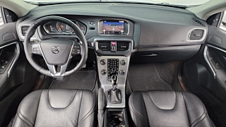 VOLVO V40 2018
