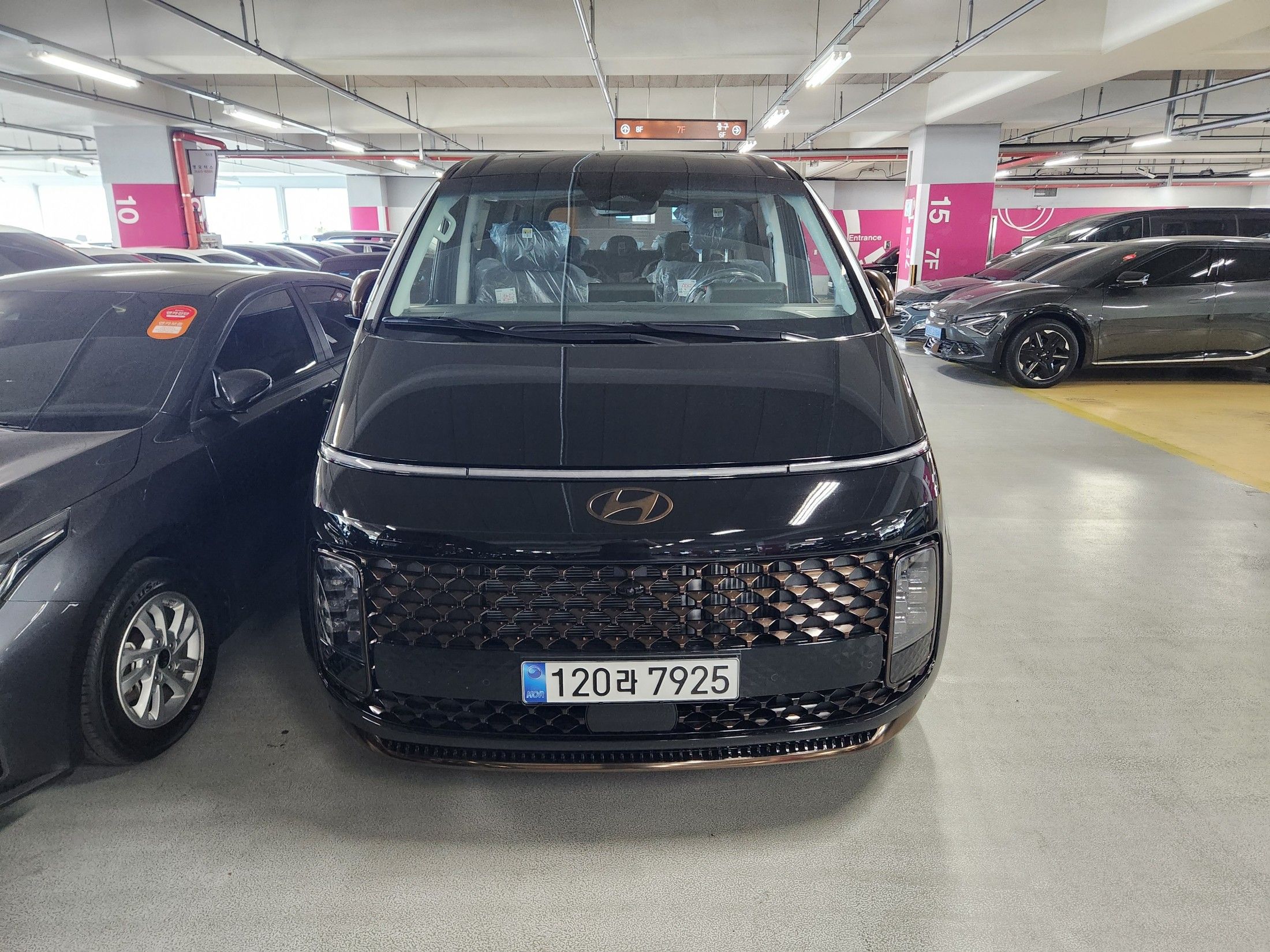 HYUNDAI STARIA 2025
