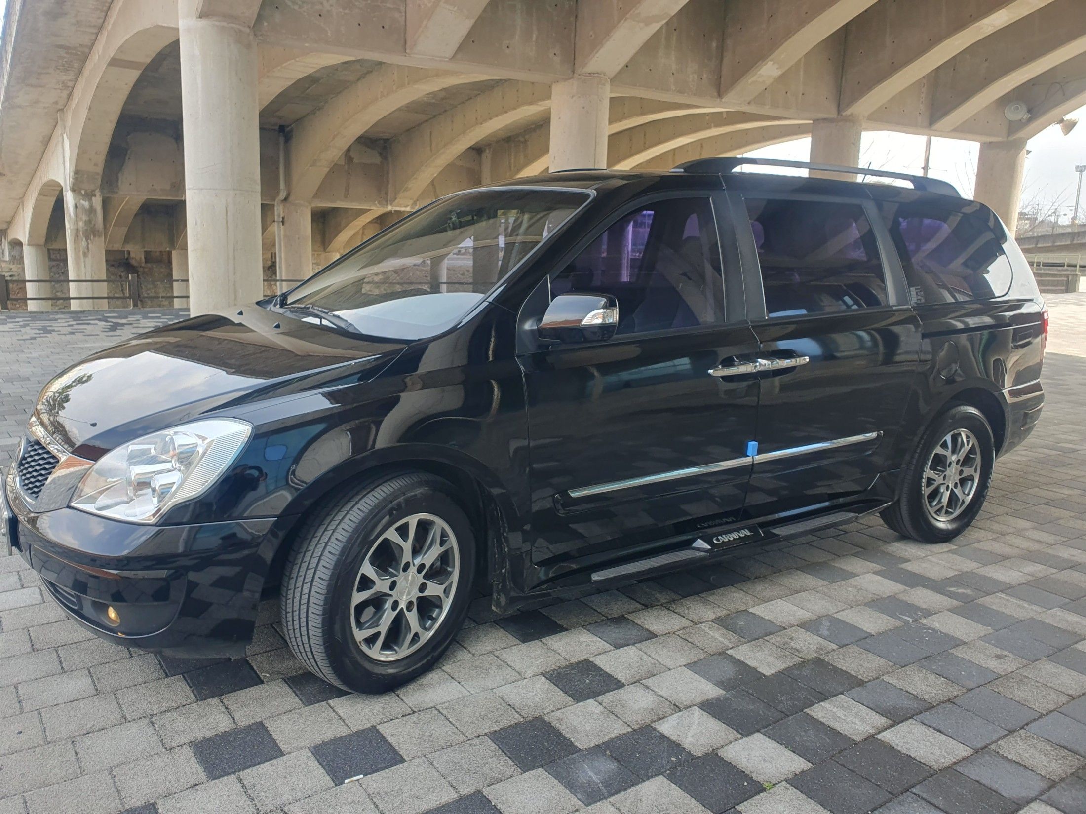 KIA CARNIVAL R 2013