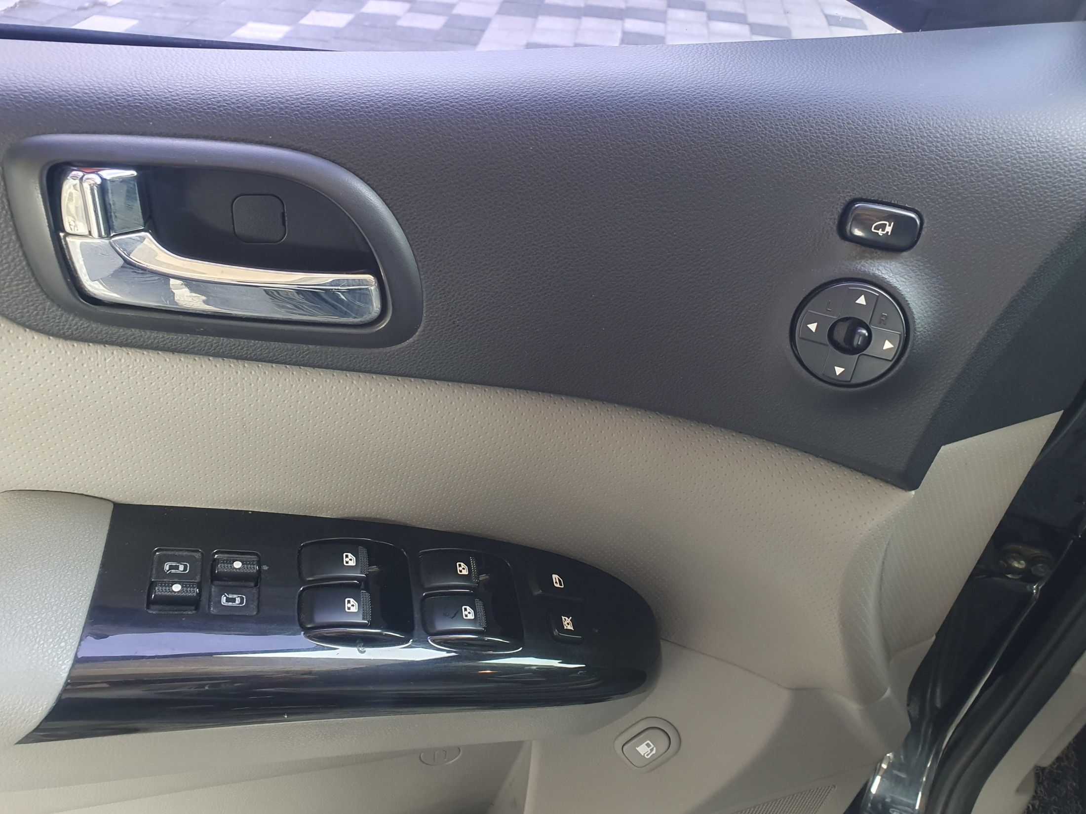 KIA CARNIVAL R 2013