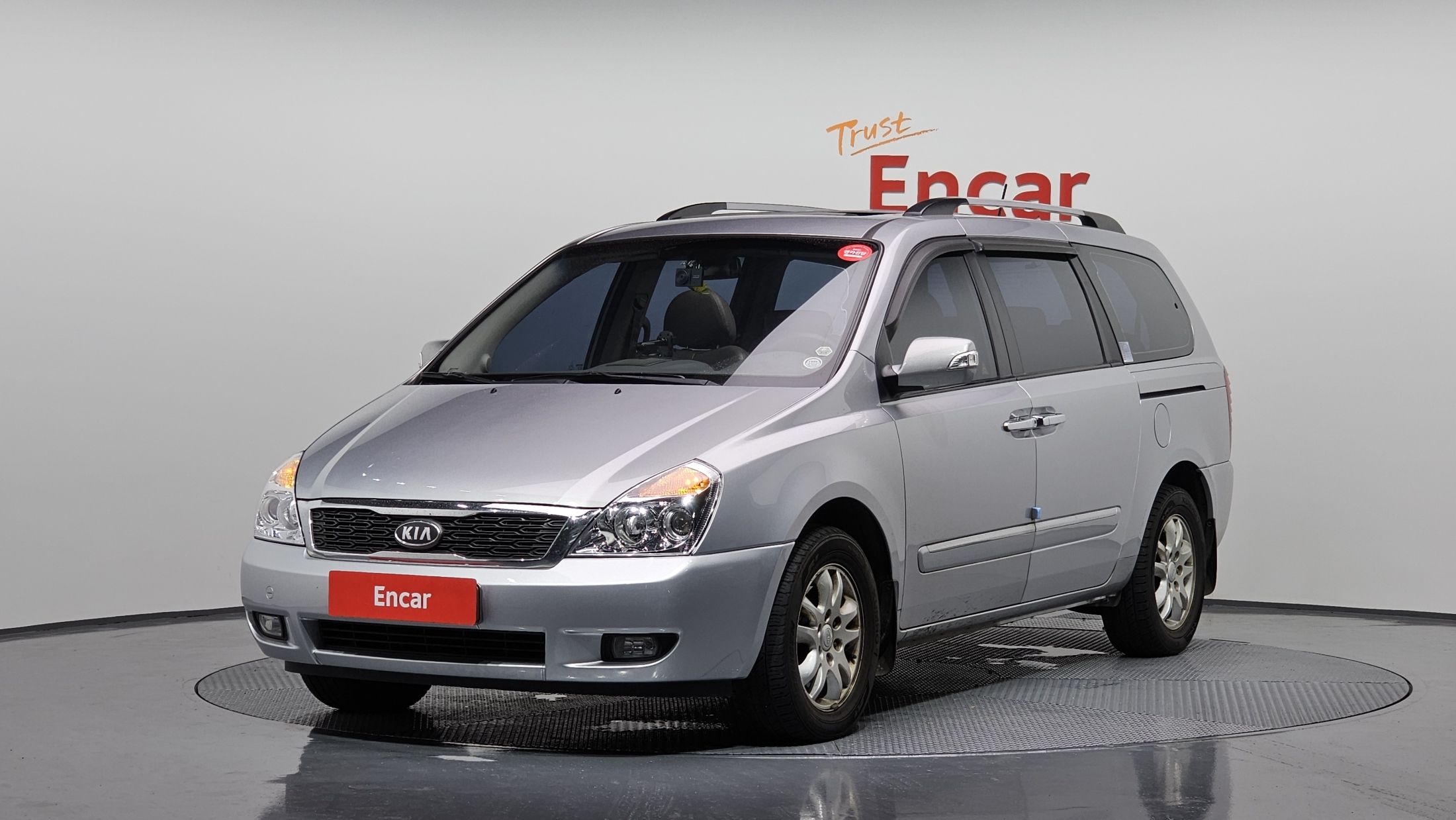 KIA CARNIVAL R 2011