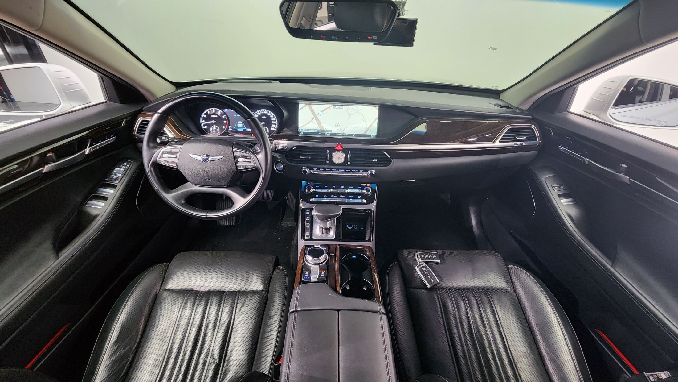 GENESIS EQ900 2016