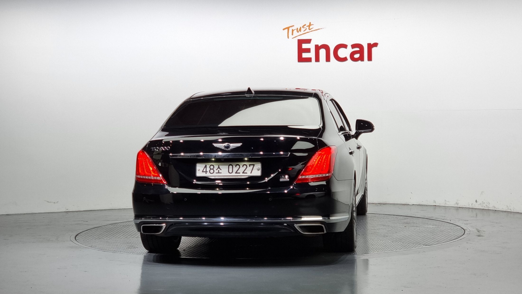 GENESIS EQ900 2016