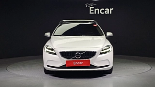 VOLVO V40 2016