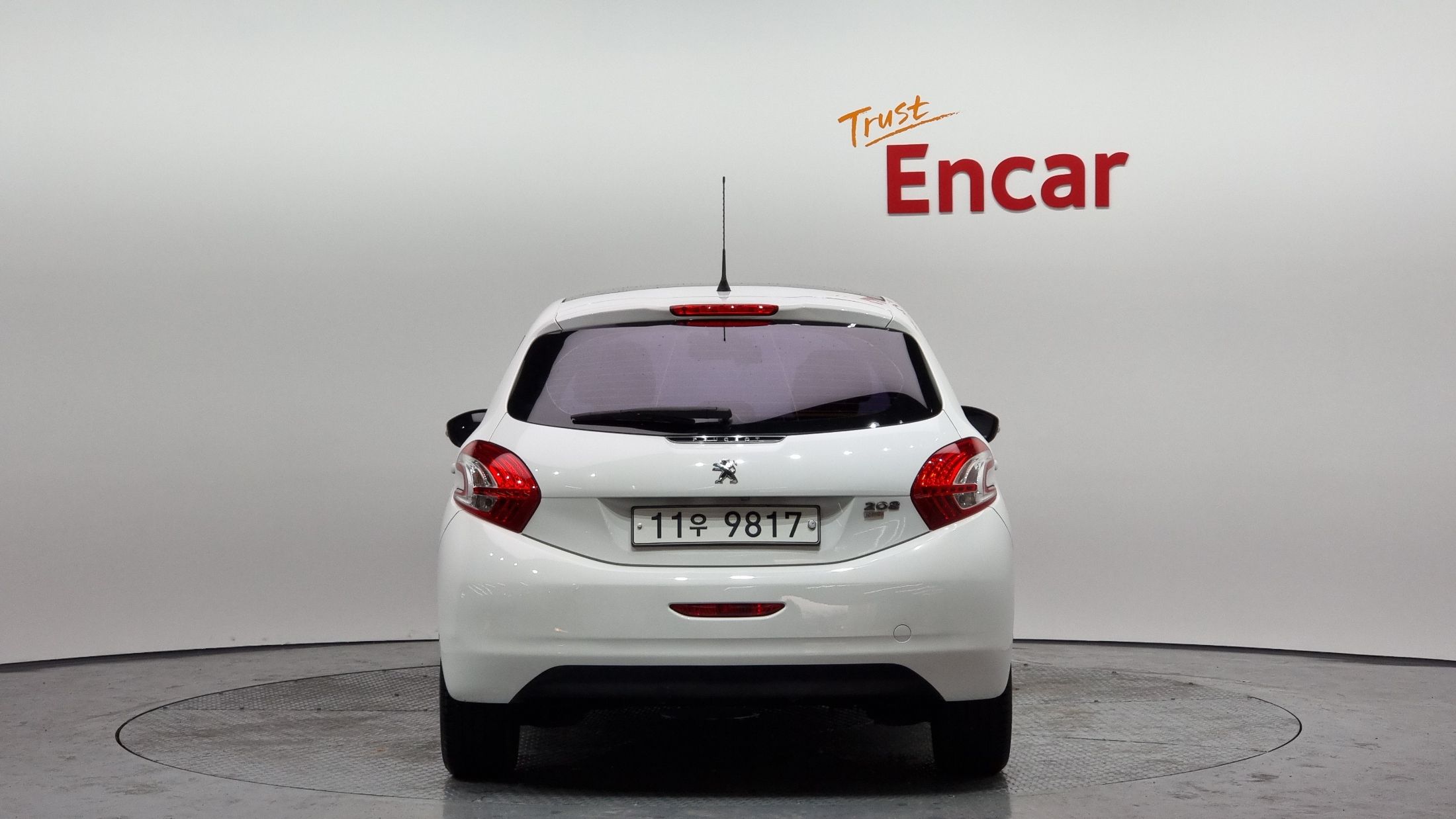 PEUGEOT 208 2015