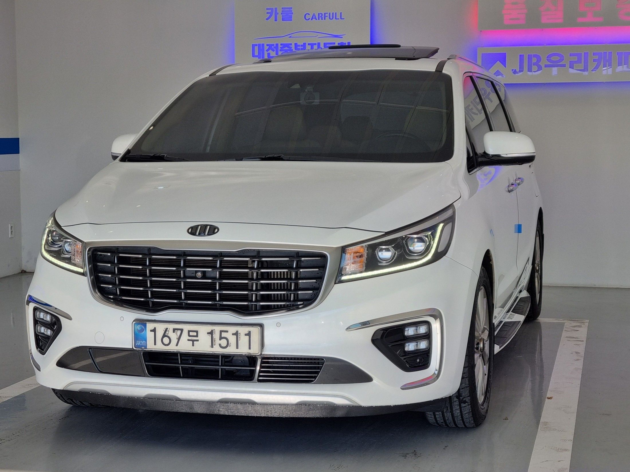 KIA CARNIVAL