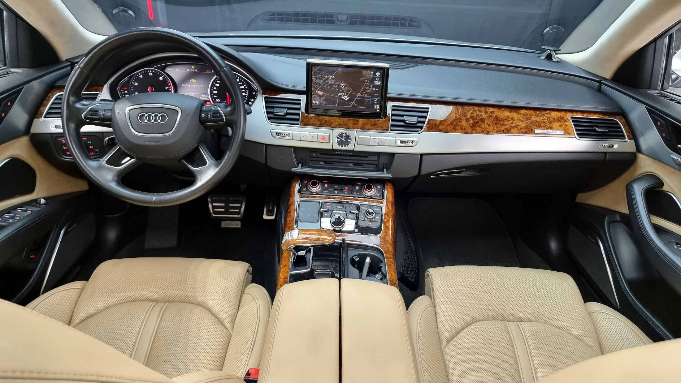 AUDI A8 2011