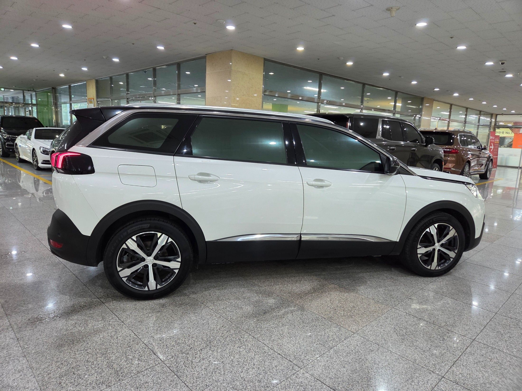 PEUGEOT 5008 2020