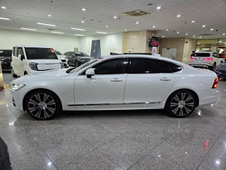 VOLVO S90 2022