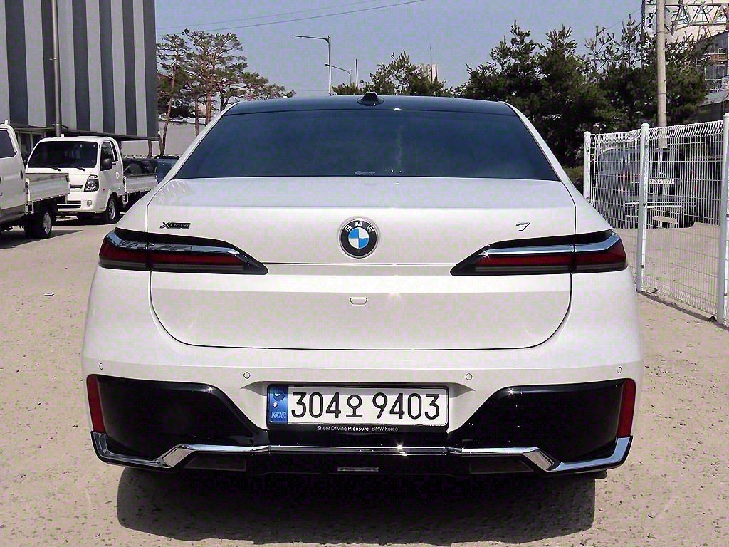 BMW 7-SERIES G70 2024