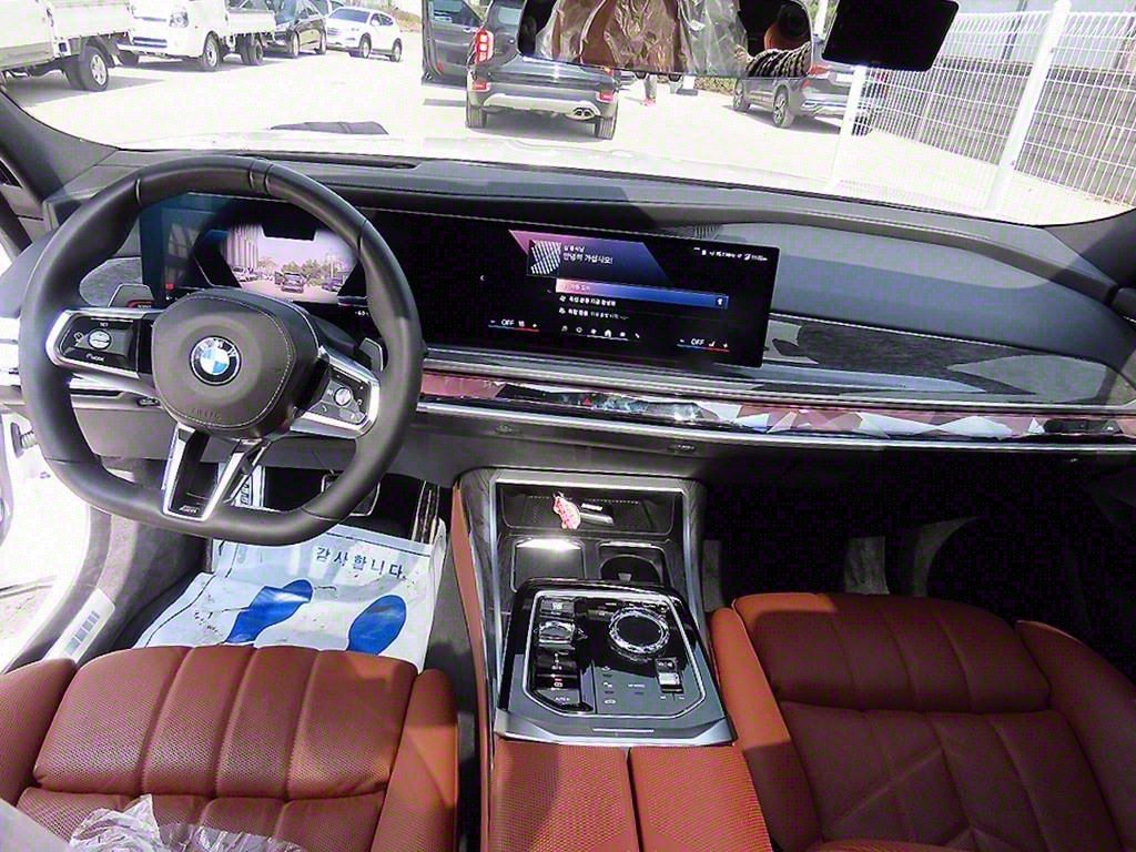 BMW 7-SERIES G70 2024