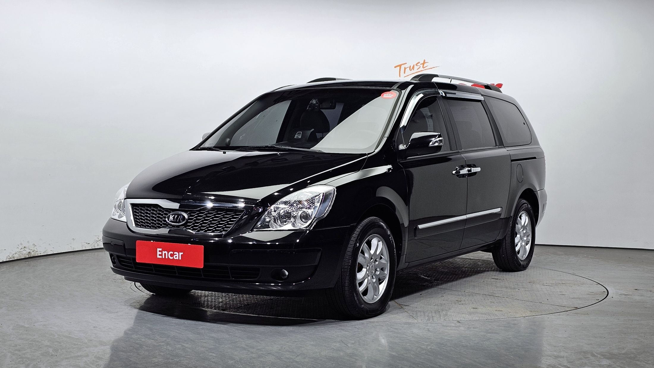 KIA CARNIVAL R 2013