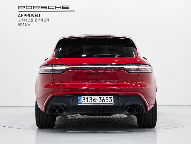 PORSCHE MACAN