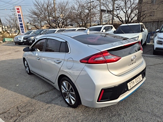 HYUNDAI IONIQ HYBRID 2016