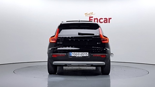 VOLVO XC40 2024