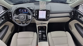 VOLVO XC40 2024